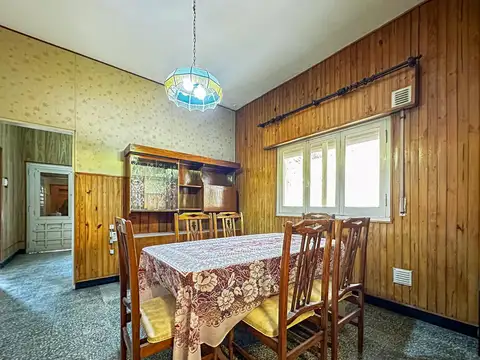 VENTA - Casa de dos dormitorios en Villa Gobernador Galvez.