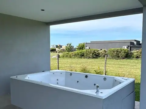 Casa en Venta en San Sebastián, USD 210.000