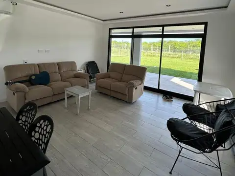 Casa 3 ambientes con 2 baños