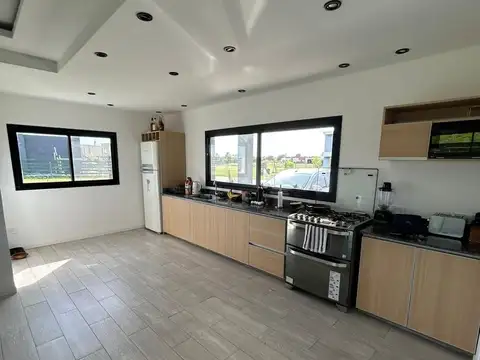 Vendo Casa 3 Amb. San Sebastian Area 9