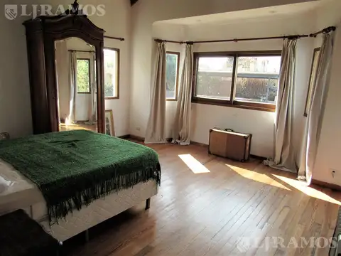 Casa en Alquiler Temporal con 2 cocheras