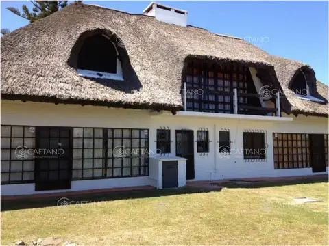 Casa 6 ambientes con 3 baños
