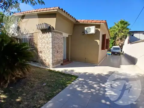 Disponibilidad Inmediata Casa 3 Ambientes en Alquiler en Ituzaingó - Parrilla, Pileta y Cochera desc