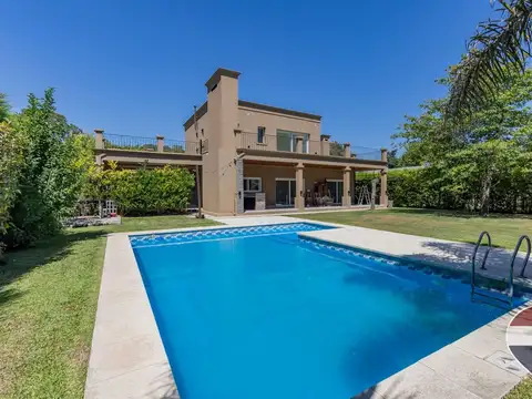 CASA EN VENTA BARRIO LA CANDIDA 3 DORMITORIOS