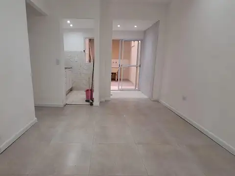 Departamento 3 AMBIENTES APTO PROFESIONAL reciclado a nuevo con Patio en San Cristobal