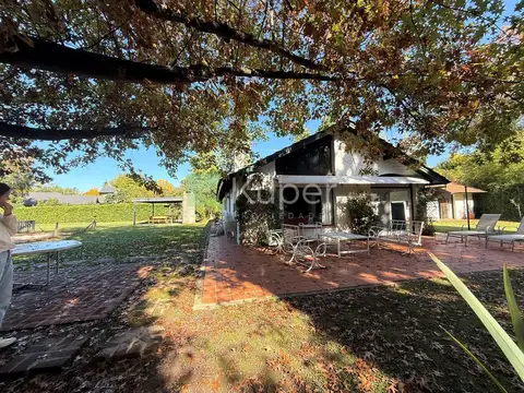 CARMEL COUNTRY CLUB, PILAR, VENTA CASA 4 DORMITORIOS, 2 LOTES .