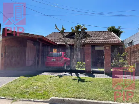 OPORTUNIDAD  NUEVO VALOR  IMPECABLE CHALET 5 AMBIENTES