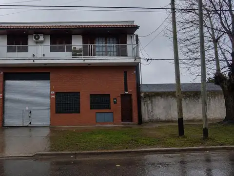 Depósito en Los Hornos