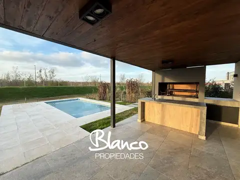 Casa 4 ambientes con 3 baños