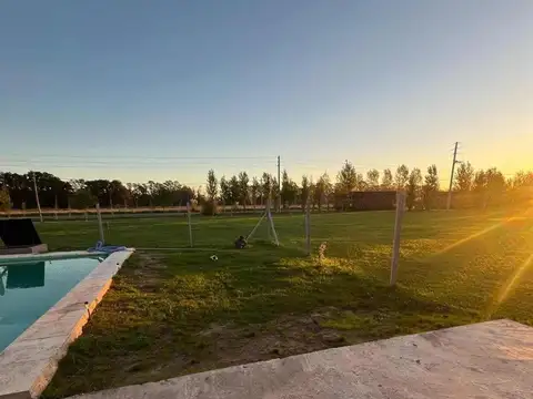 Casa en alquiler - 3 Dormitorios 1 Baño - Canning