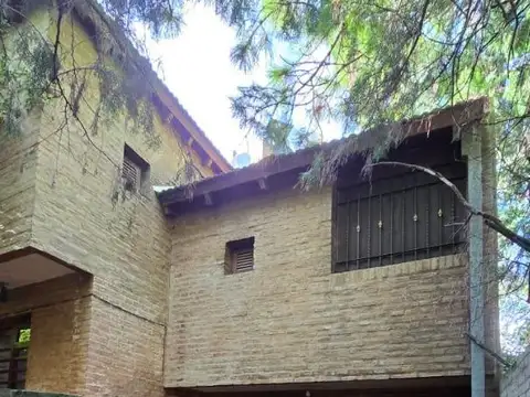 Casa en Venta con 3 cocheras