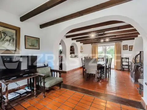 Casa en  esquina  Los  Lagartos