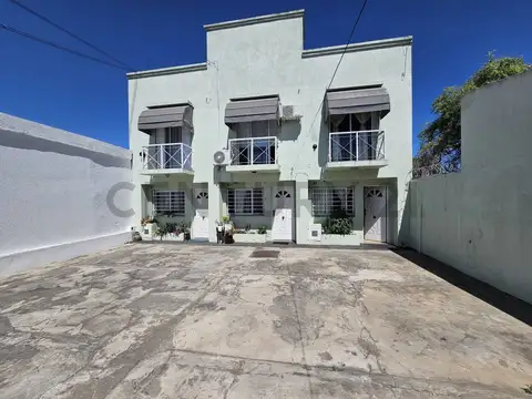 Duplex de 2 Dormitorios en Venta en Los Hornos
