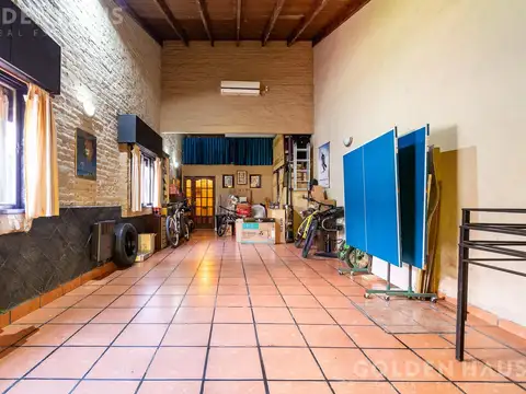 Casa en Venta con 2 cocheras