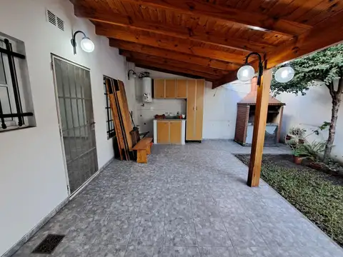 DUPLEX 3 AMBIENTES CON COCHERA Y PATIO - APTO CREDITO