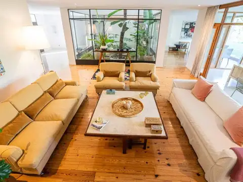 Casa 8 ambientes con 7 baños