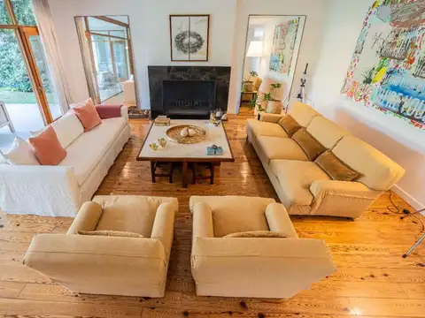 Casa en Venta con 2 cocheras