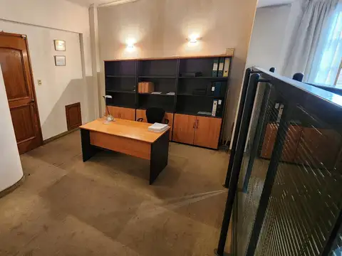 Venta de oficina en calle San Martin y Buenos Aires, galeria Bamac. Mendoza, Ciudad