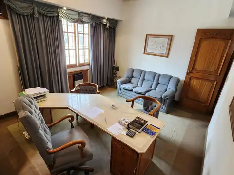 Venta de oficina en calle San Martin y Buenos Aires, galeria Bamac. Mendoza, Ciudad
