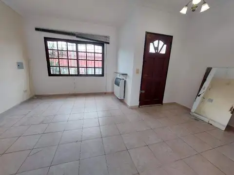 Depto Tipo Casa en Venta en Quilmes Oeste, USD 79.000