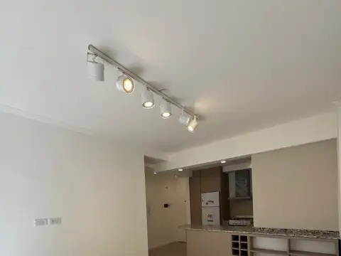 DEPARTAMENTO DE 2  AMBIENTES CON BALCÓN A LA CALLE