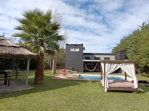 Venta Casaquinta 1.643 m², Cumelen, San Nicolas