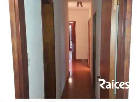 Casa 7 ambientes con 3 baños