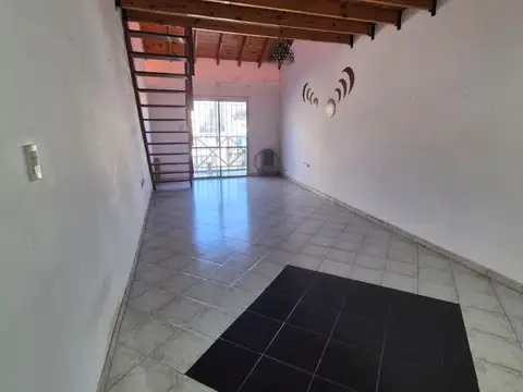 Depto Tipo Casa en Alquiler de 1 dormitorio
