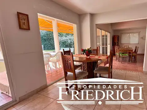 Casa 6 ambientes con 5 baños