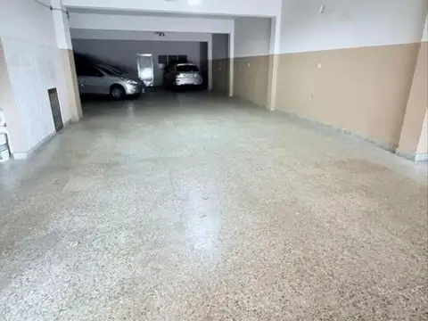 Casa en Venta con 7 cocheras