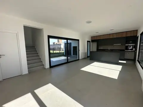 Depto Tipo Casa 4 ambientes con 2 baños