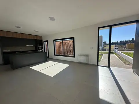 Depto Tipo Casa en Venta en Mendiolaza, USD 189.000
