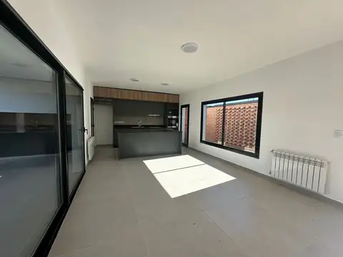 Depto Tipo Casa en Venta con 2 cocheras