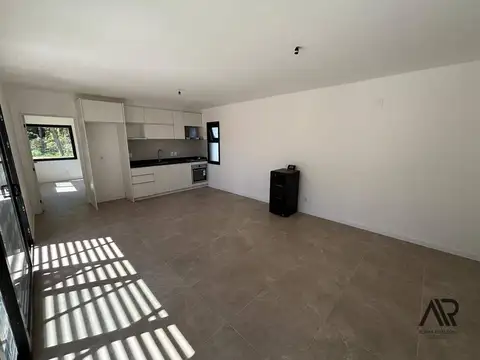 Casa en venta c/ cochera en Burnett