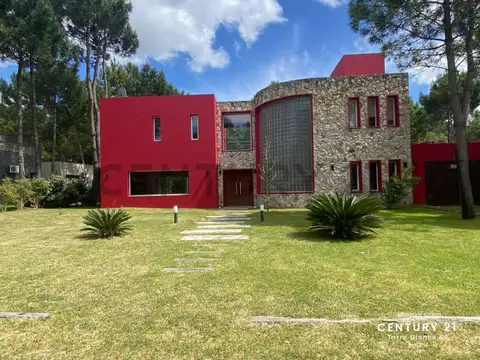 Casa 5 ambientes en La Herradura, Pinamar