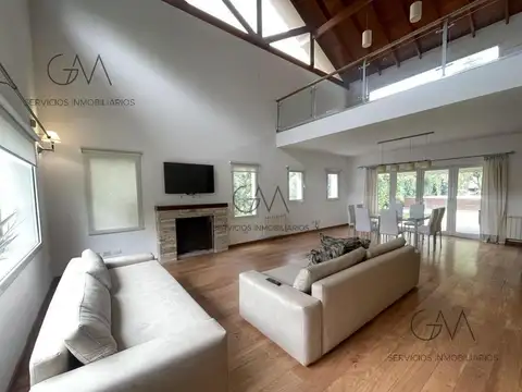 Casa en Venta con 2 cocheras
