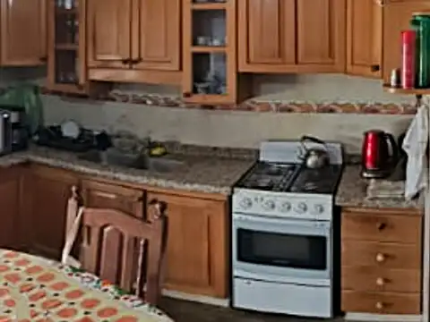 Casa 6 ambientes con 1 baño