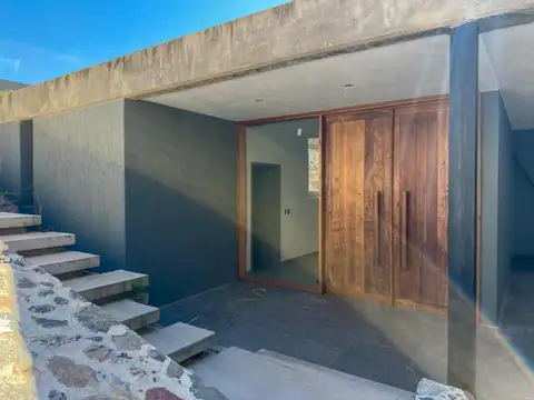 Casa 3 ambientes con 2 baños