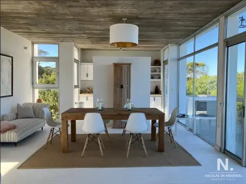 Casa 4 ambientes con 2 baños