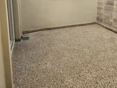 Vendo Ph 2 amb. amplios con patio, bajas expensas