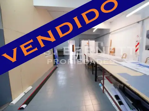 GALPÓN DE 305 M2 - SOBRE CALLE ARTIGAS - EXCELENTE -