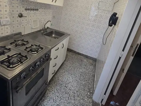 Dpto de Época reciclado 2 ambientes, Arenales al 2200,cocina separada/lav.Bajas Expensas