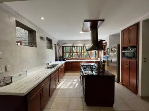 Casa 7 ambientes con 3 baños