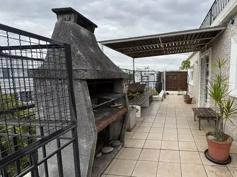 VENTA EXCLUSIVO PISO ENTERO DE 3 AMBIENTES CON TERRAZA Y PARRILLA PROPIA EN VILLA CRESPO