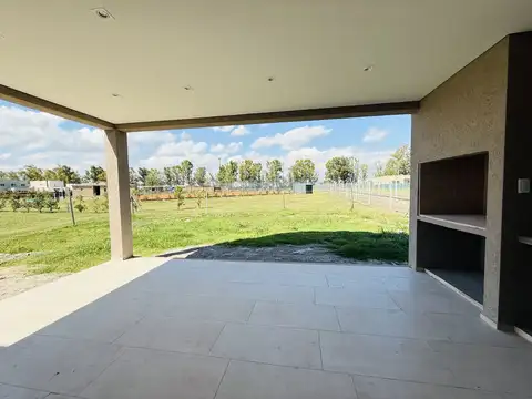 Casa 4 ambientes con 3 baños