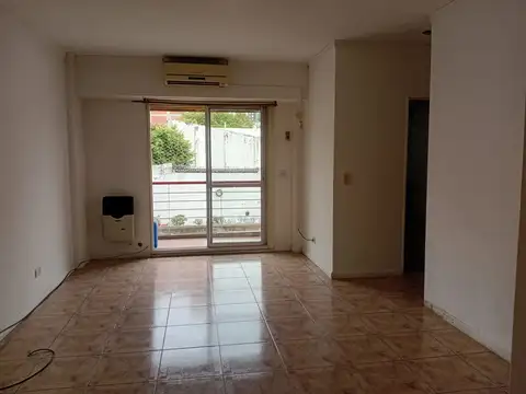 ALQUILER DEPARTAMENTO DE 3 AMBIENTES CON BALCÓN Y COCHERA EN BOEDO.