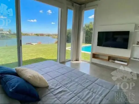 Casa en Alquiler con 1 cochera
