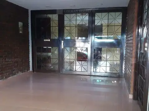 DEPARTAMENTO 2 AMB. CON COCHERA - CENTRICO (FRENTE A SUPER GENOVESA)