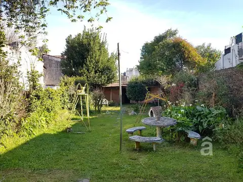 Casa en Venta en Chilavert - A refaccionar - lote 375 m2