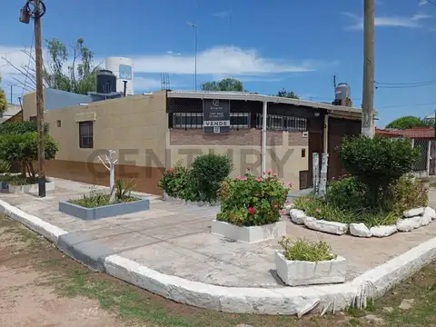 VENTA CASA 2 AMBIENTES CON COCHERA Y PATIO